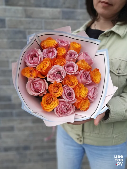 Монобукет 25 розово-оранжевых роз