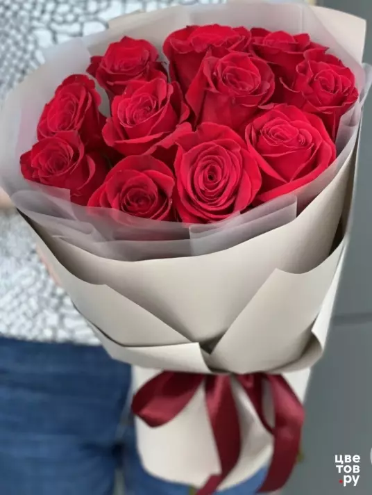 11 красных роз