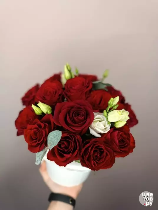 Коробочка с красными розами 
