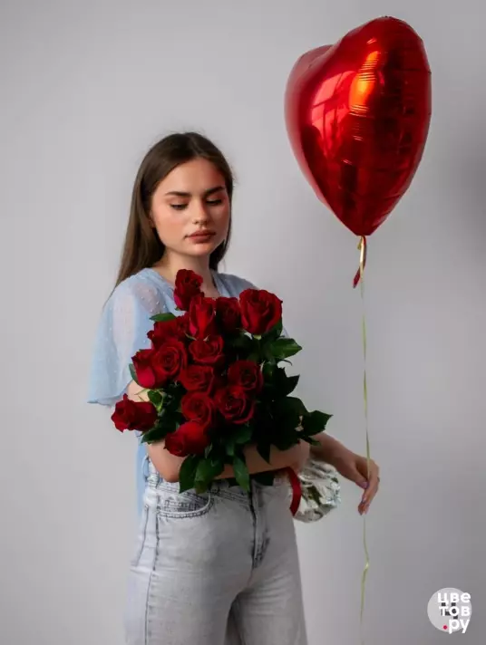 15 роз и шар сердце