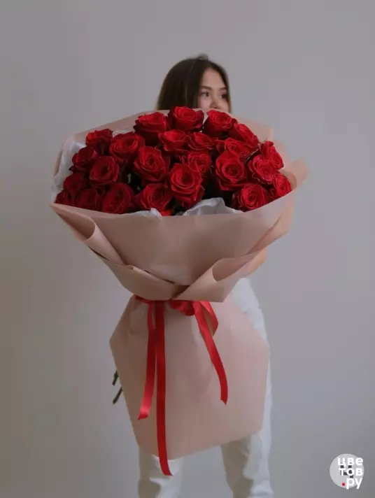 Большой букет из красных роз 