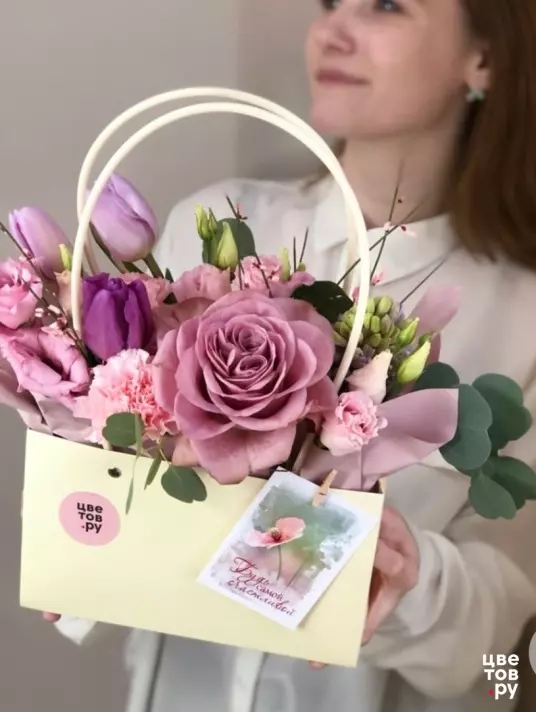 Цветочная сумочка с пионовидной розой