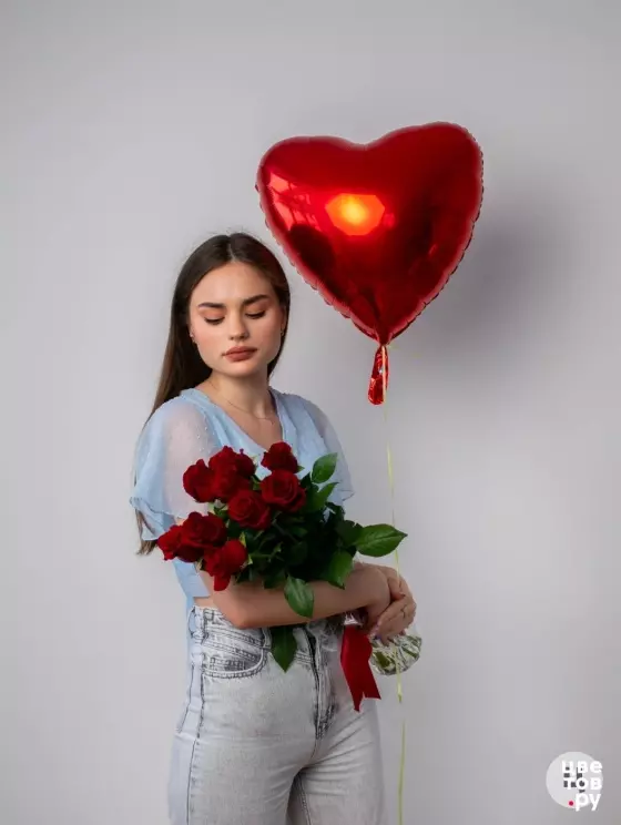 9 Красных роз + шар "Сердце"