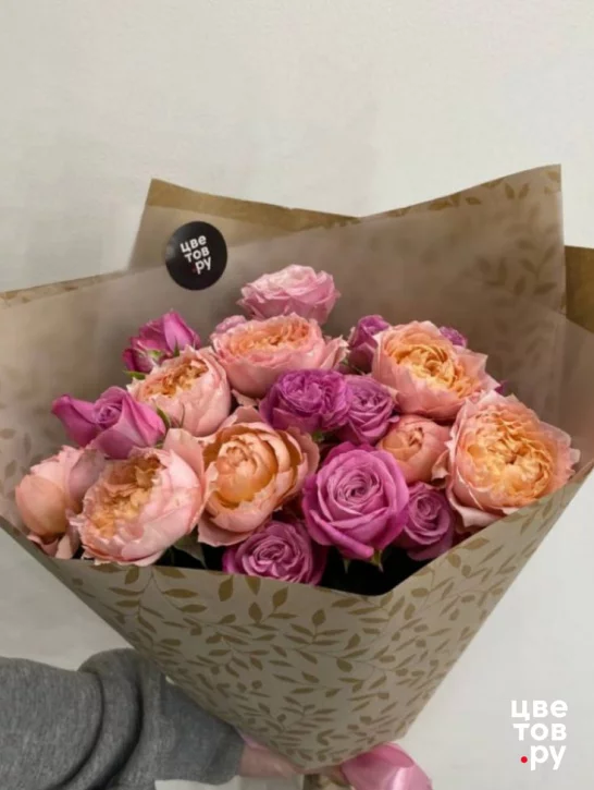 Авторский букет из 9 роз двух цветов c - купить в Москве за 7225 руб.