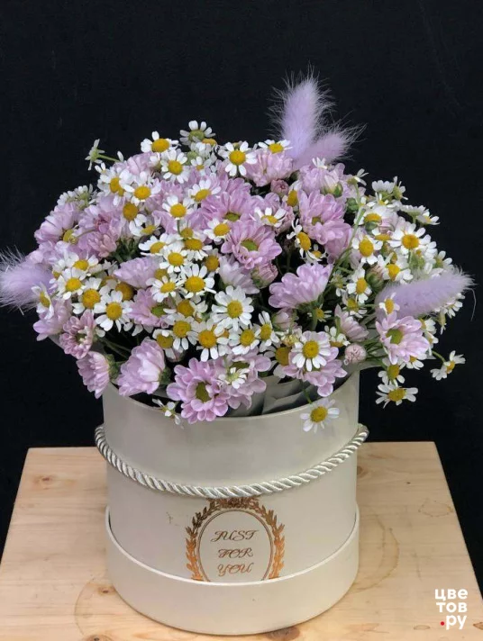 Цветы в коробке Сиреневое облако (эксклюзивный букет: заказ по предварительной записи)